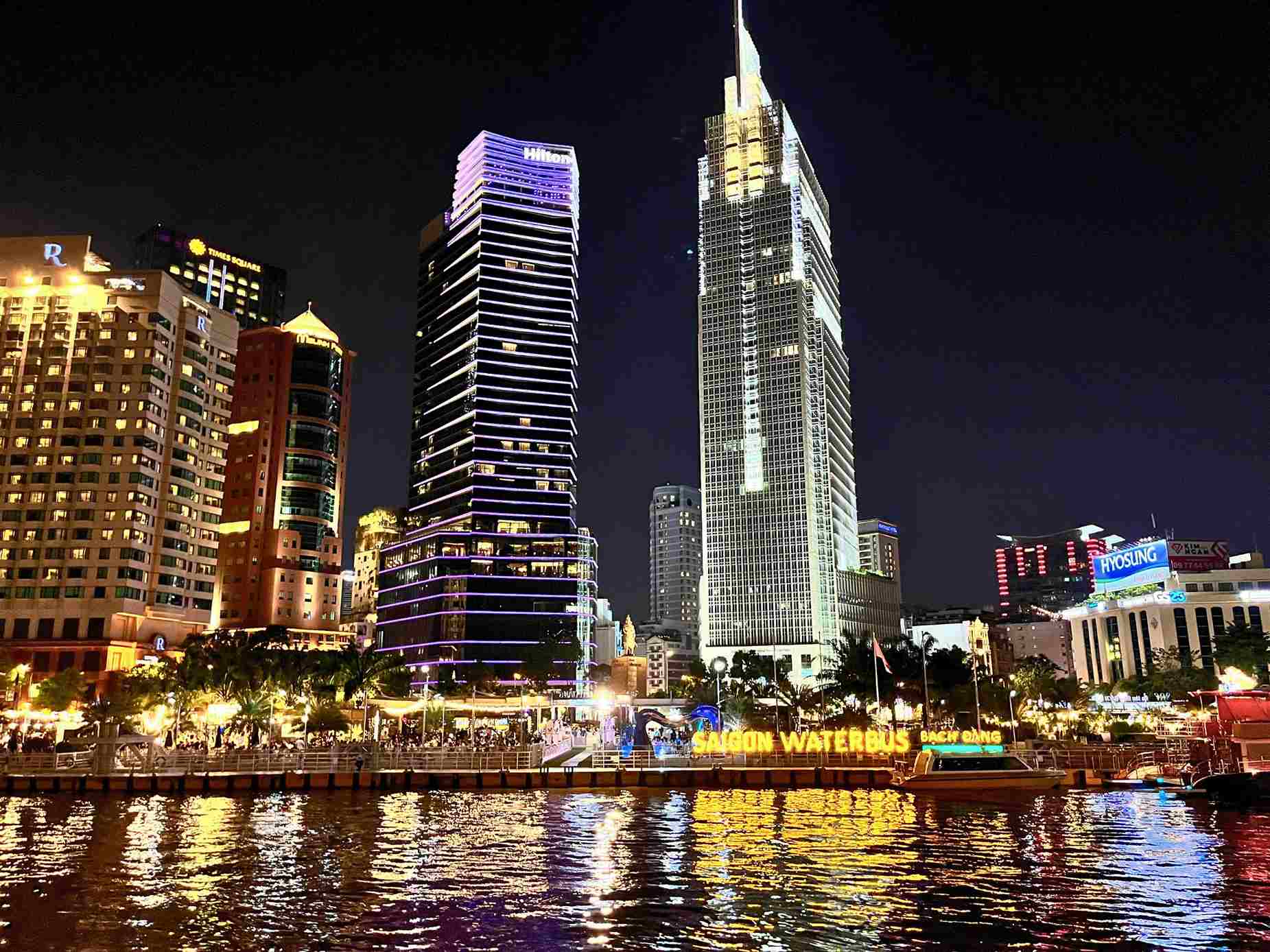 胡志明市西貢公主號郵輪夜景 胡志明市西貢公主號郵輪夜景
