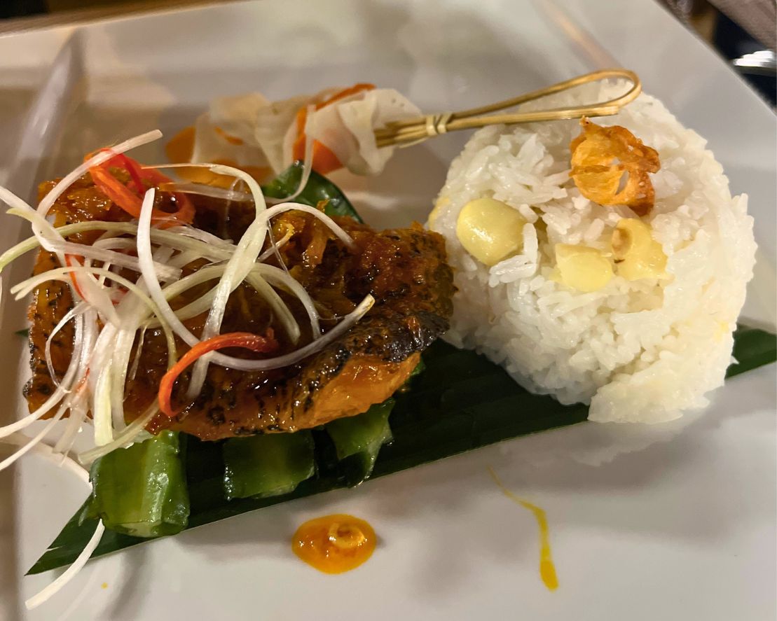 胡志明市西貢公主號郵輪晚餐特製醬烤石斑魚配蓮子飯 胡志明市西貢公主號郵輪晚餐特製醬烤石斑魚配蓮子飯