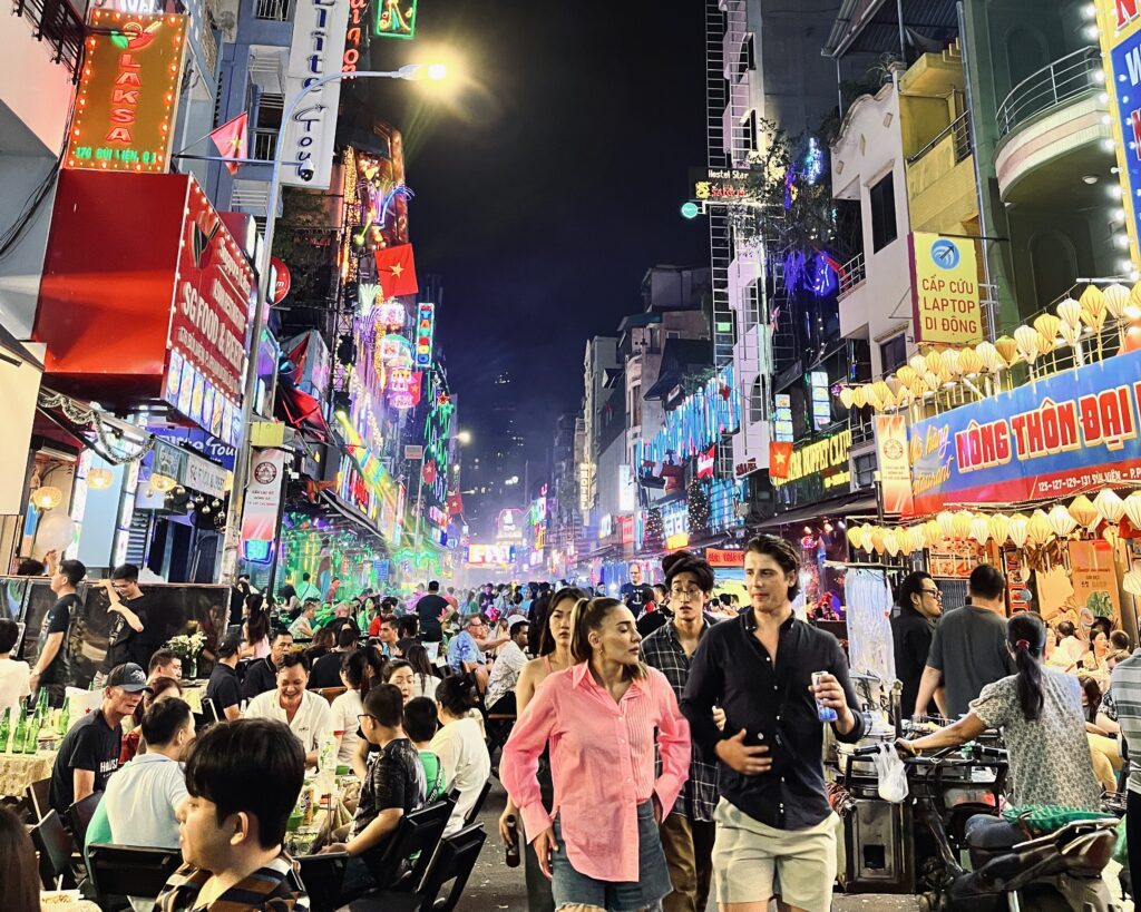 胡志明景點 裴援步行街 范五老街 胡志明景點 裴援步行街 范五老街