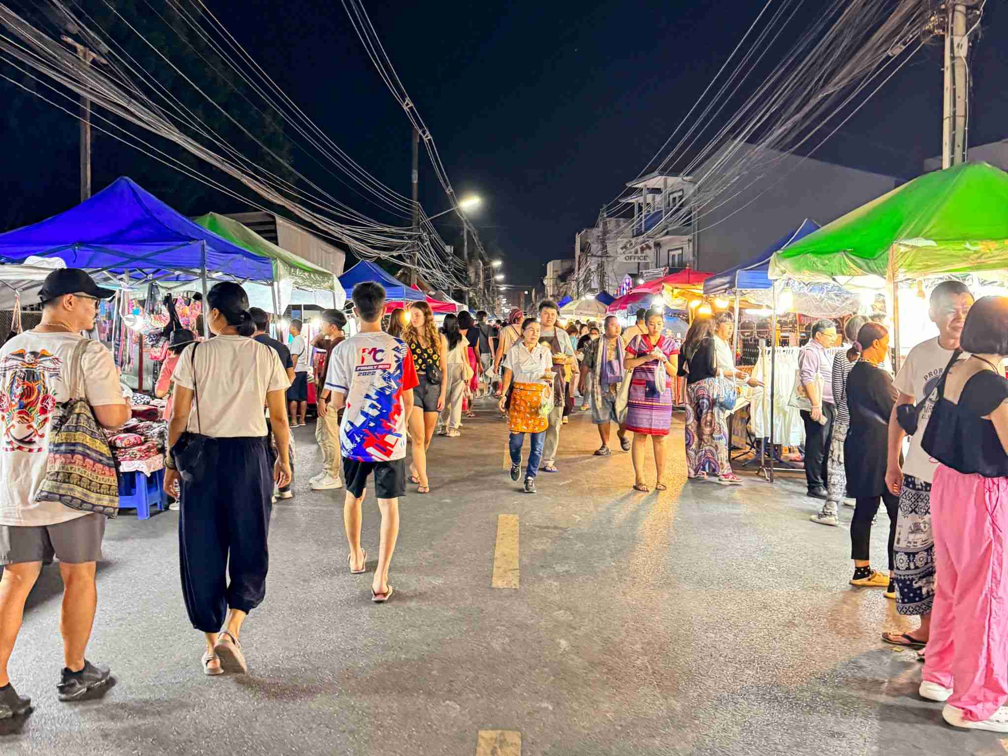 清邁週六夜市 WuaLai Walking Street 清邁週六夜市 WuaLai Walking Street