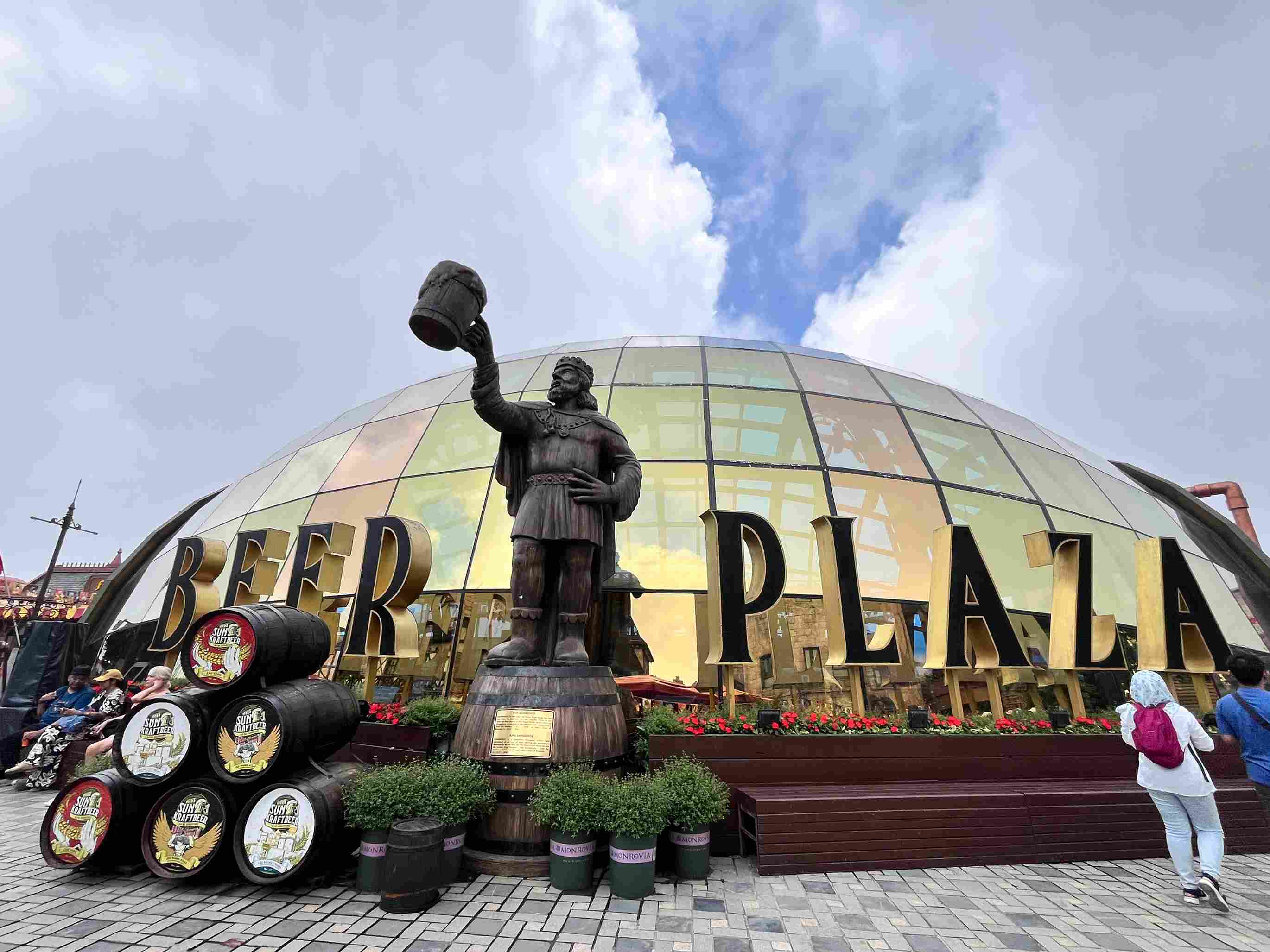 巴拿山自助餐餐廳Beer Plaza Restaurant 巴拿山自助餐餐廳Beer Plaza Restaurant