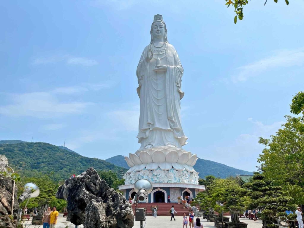山茶半島觀音像 山茶半島觀音像