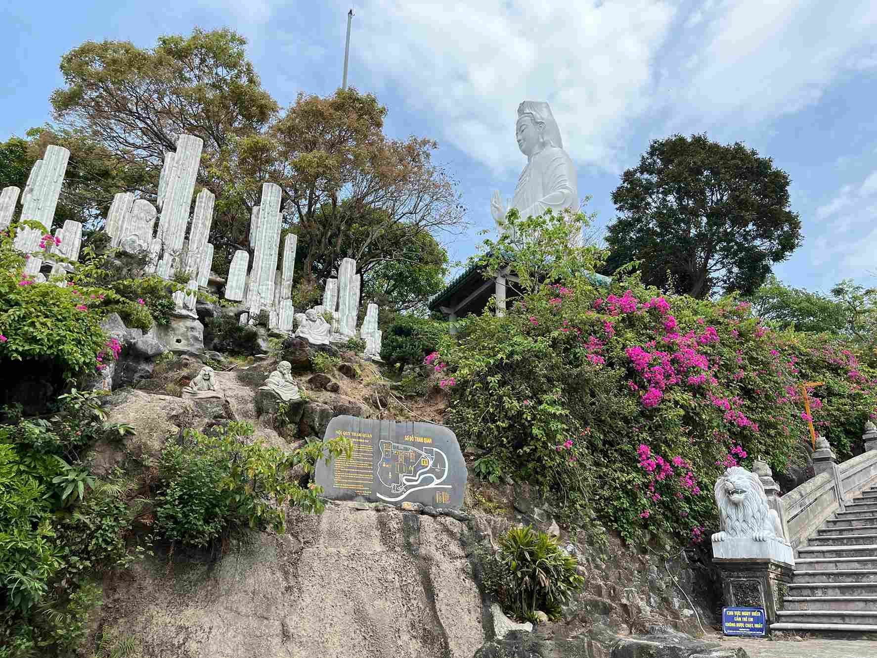 山茶半島觀音像 山茶半島觀音像