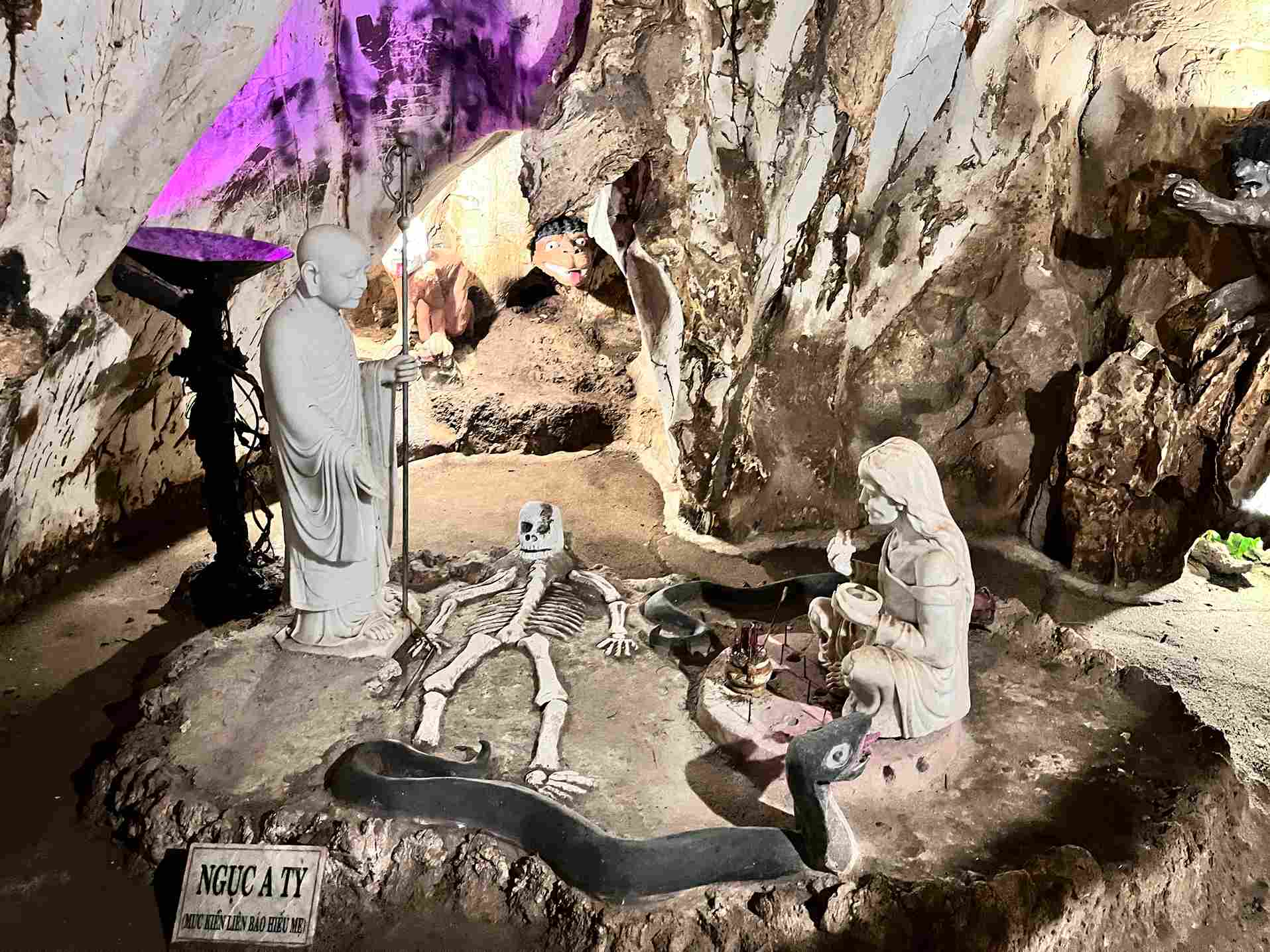 五行山 Am Phu Cave 陰府洞地獄門 五行山 Am Phu Cave 陰府洞地獄門