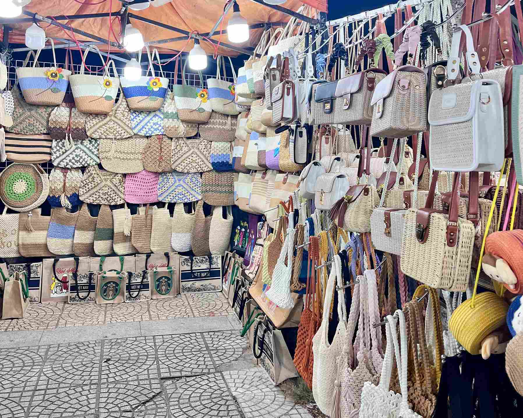 山茶夜市 Son Tra Night Market 山茶夜市 Son Tra Night Market