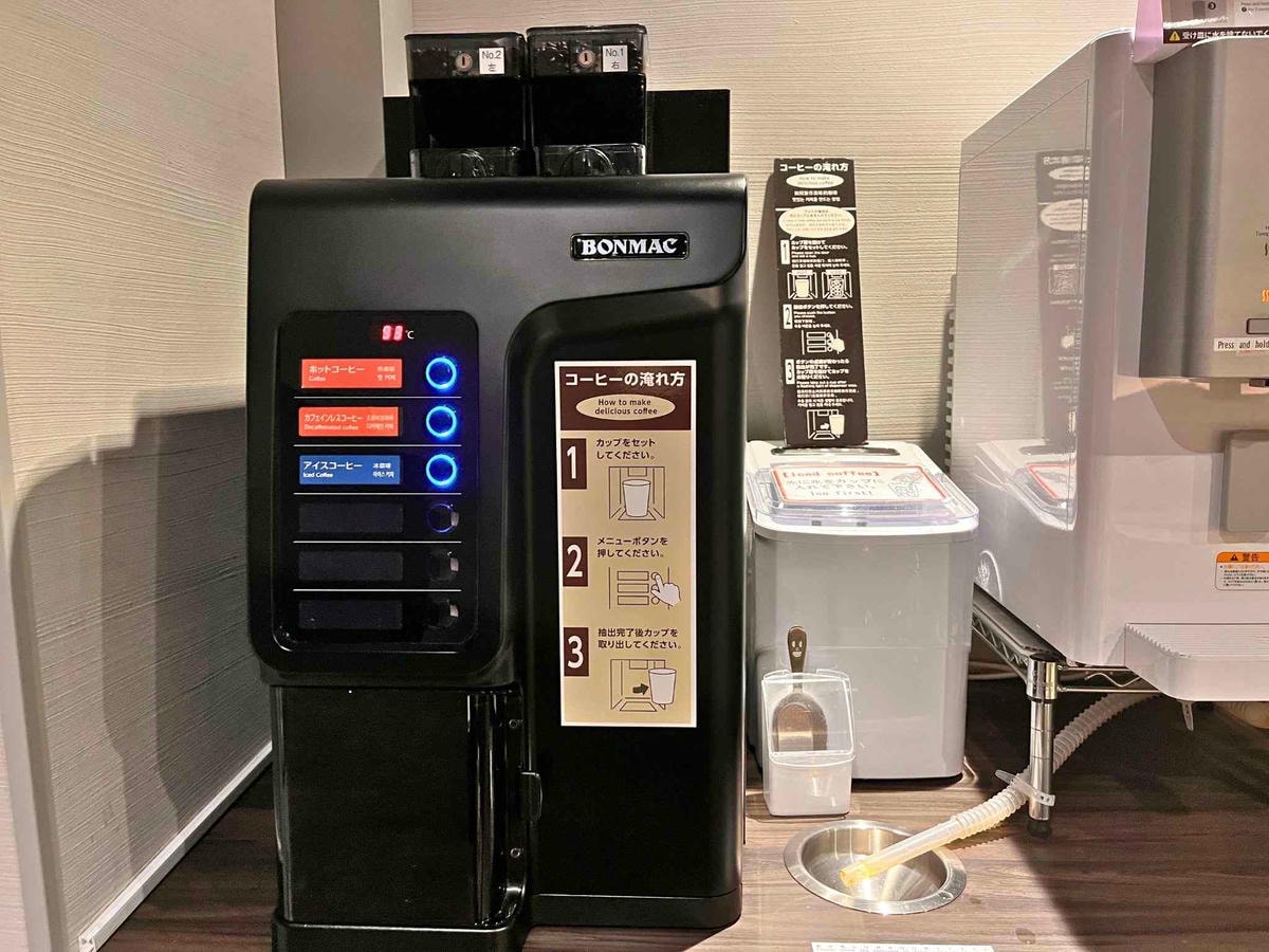 Resol Poshtel Tokyo Asakusa 2F 咖啡機