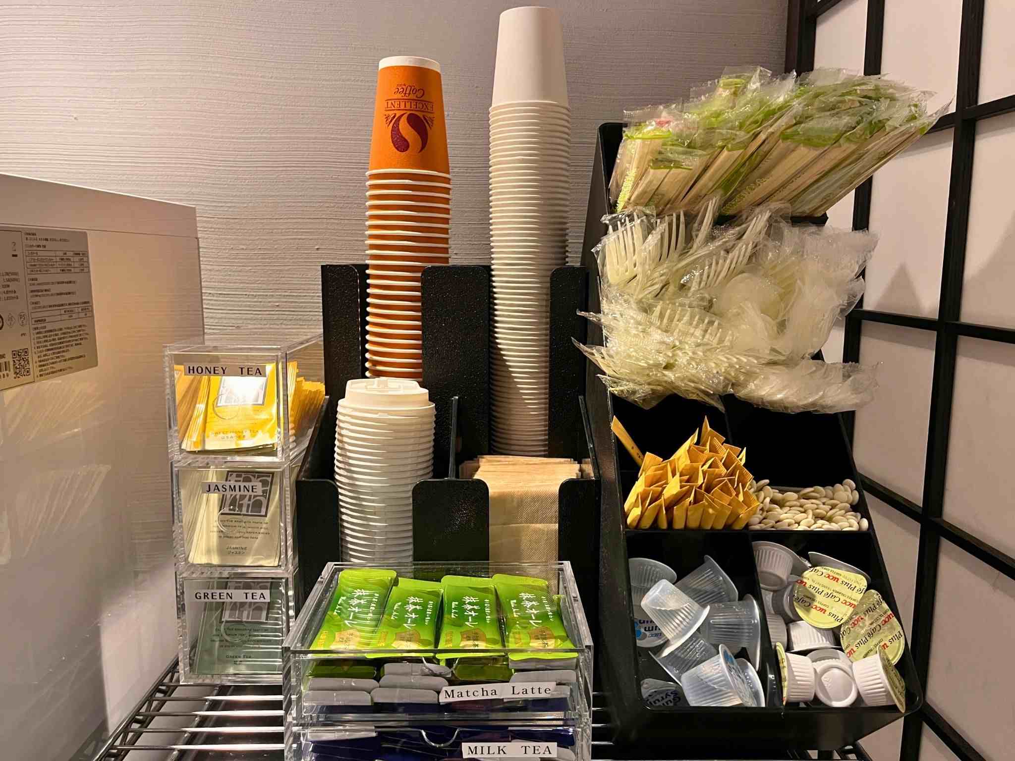 Resol Poshtel Tokyo Asakusa 2F 茶包餐具