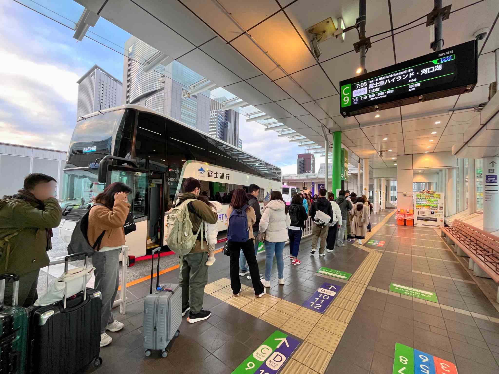 新宿到河口湖高速巴士站