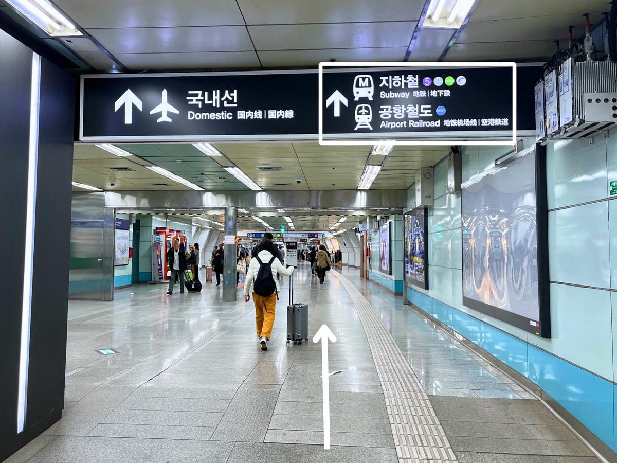 金浦機場到弘大機場快線往Airport Railroad 地鐵機場線直走 金浦機場到弘大機場快線往Airport Railroad 地鐵機場線直走