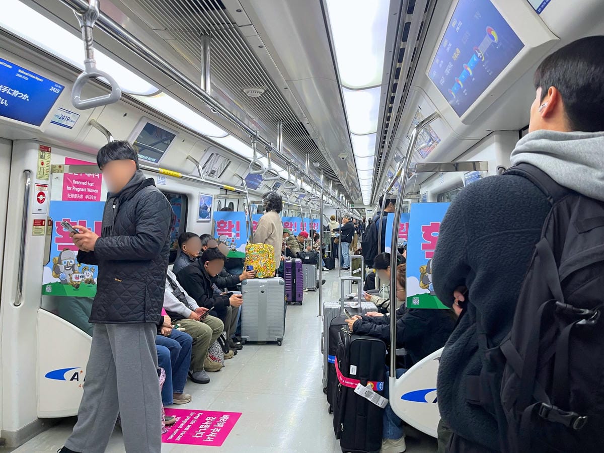 金浦機場到弘大機場快線車廂 金浦機場到弘大機場快線車廂