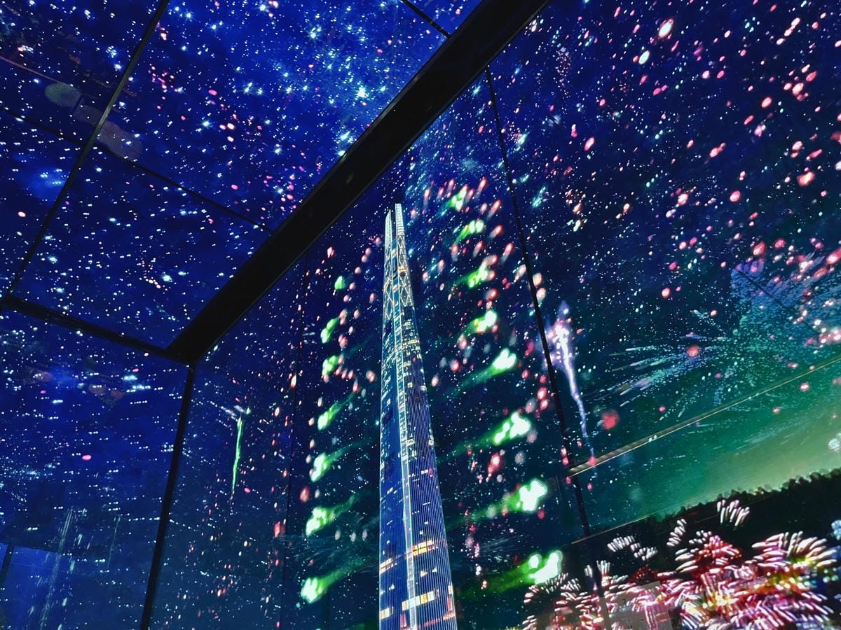 首爾樂天世界塔電梯