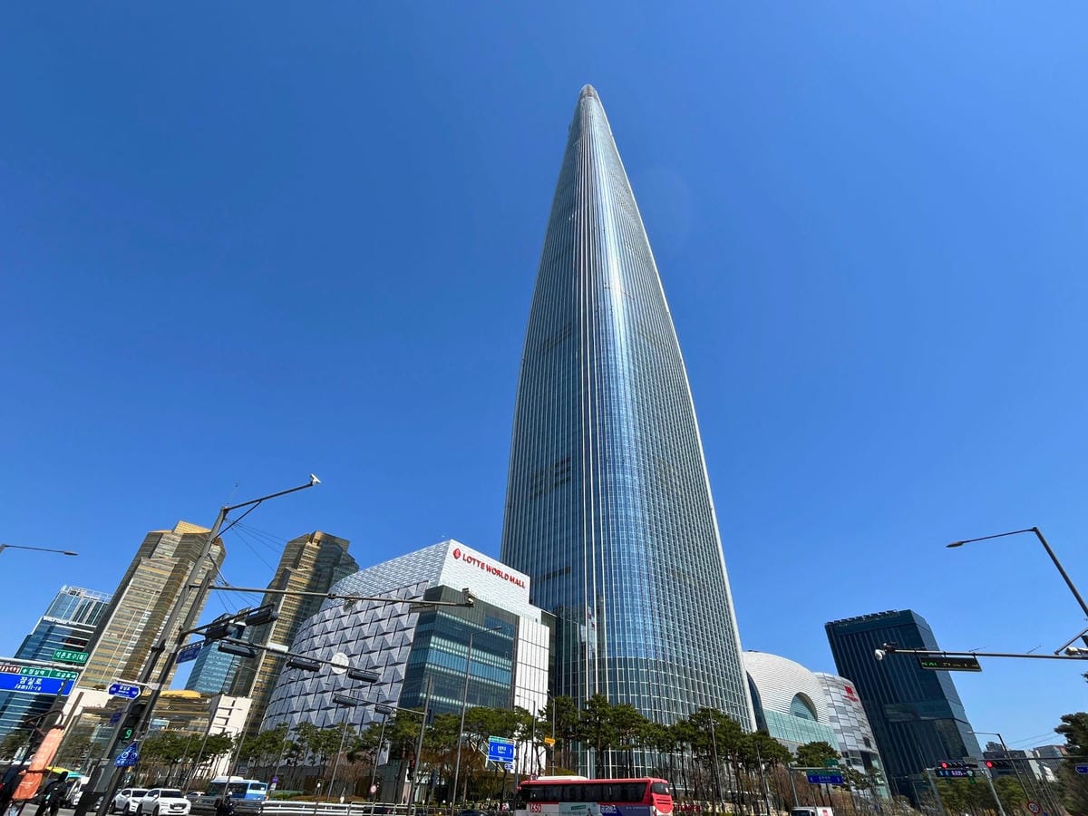 首爾樂天世界塔外觀